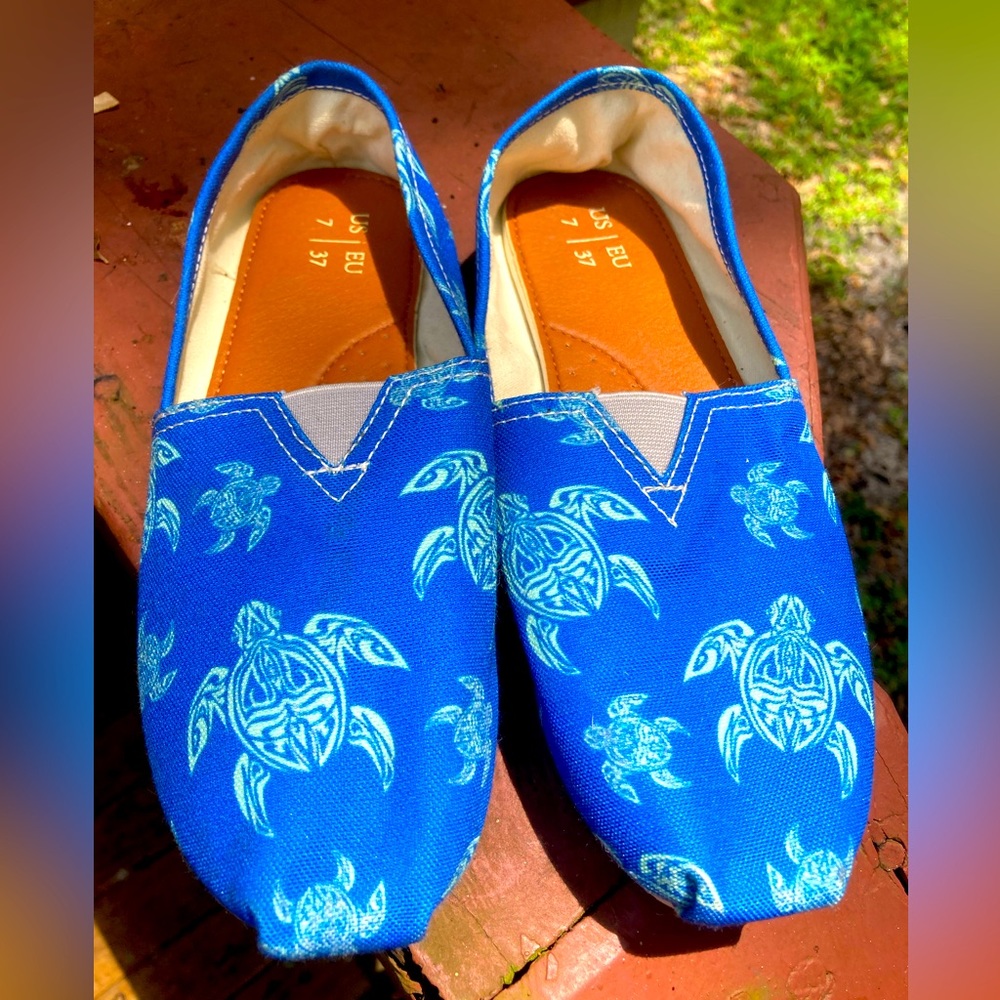 Toms Sea turtle Shoes size 8